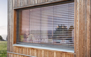 20191023 JA EL80S Custompix Loc1 Aussen05 1Fenster Close 001